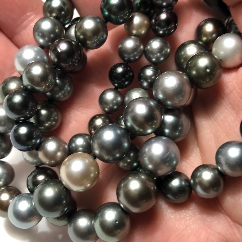 34.6 inches of Genuine TAHITIAN Pearls! 8.5mm to 12 mm, hand knotted!